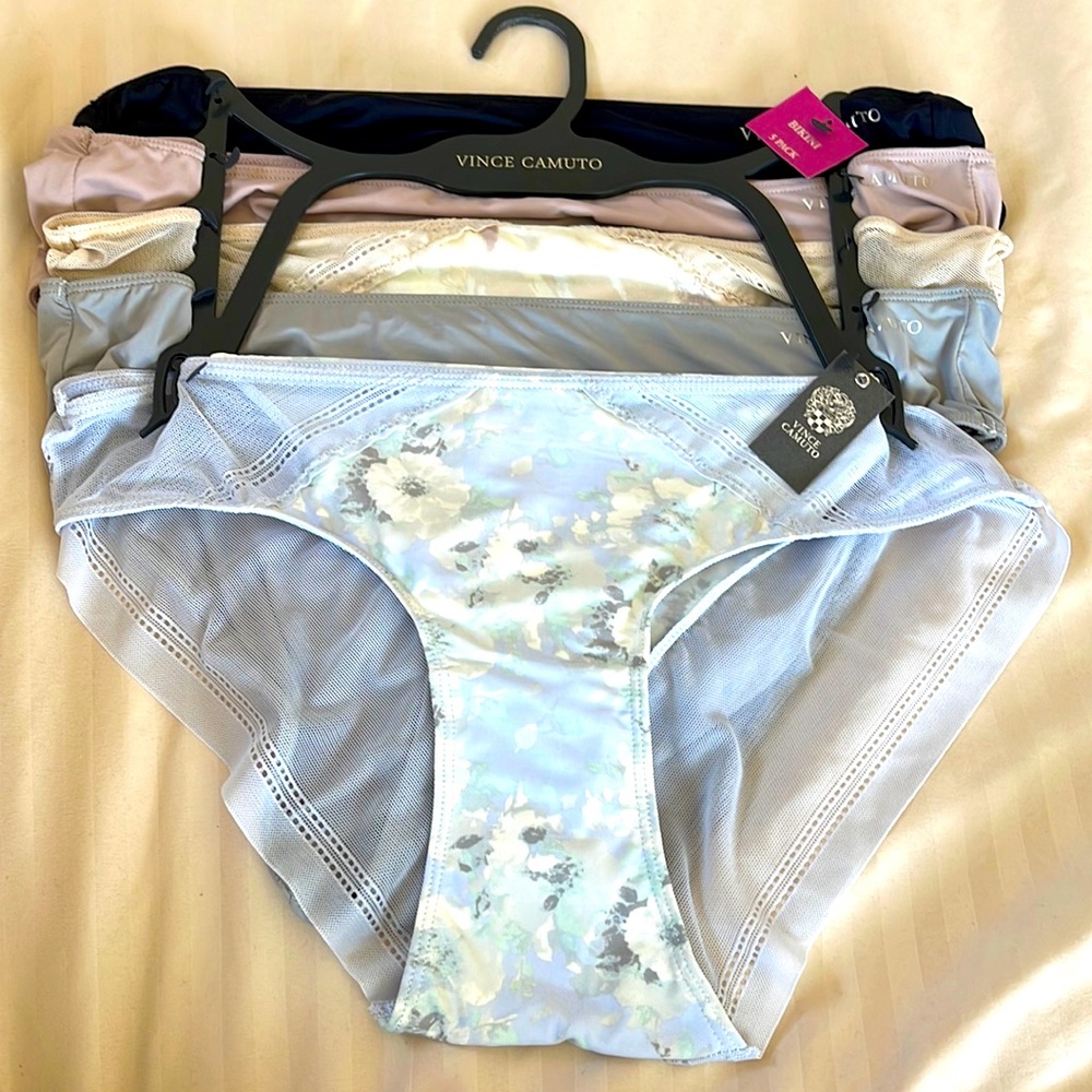 ❤️NEW!!!❤️Vince Camuto 5 pack Bikinis. Large.